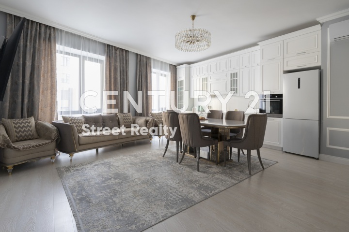  4-     97.6 .  5    Wellton Towers ( ), ,   , 153