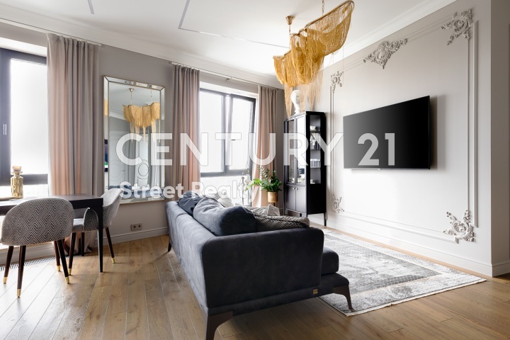  4-      108.6 .  38    Wellton Towers ( ), ,   , 153
