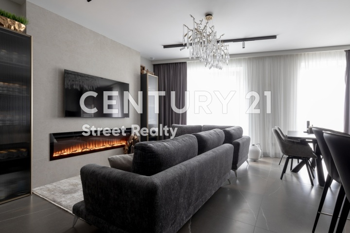  4-      97.6 .  9    Wellton Towers ( ), ,   , 153